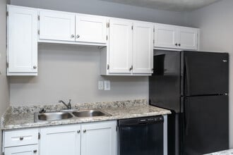 Parkway Place in Columbus, GA - Building Photo - Interior Photo