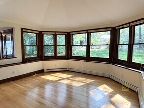 33 Clearwater Rd in Brookline, MA - Building Photo - Building Photo