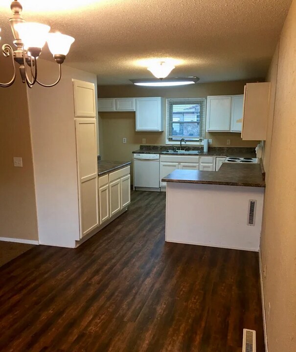 429 Ranger Ave in Haysville, KS - Building Photo
