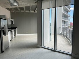 690 SW 1st Ct, Unit 2327 in Miami, FL - Building Photo