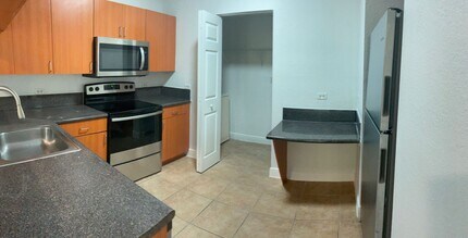 10132 NW 33rd St in Coral Springs, FL - Building Photo - Building Photo