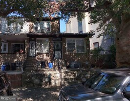 523 W Nedro Ave in Philadelphia, PA - Building Photo