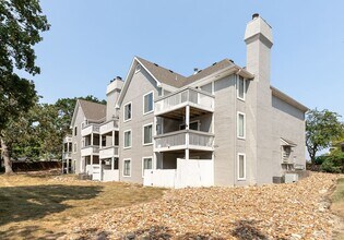 5870 Shawnee Mission Park in Shawnee, KS - Building Photo - Building Photo