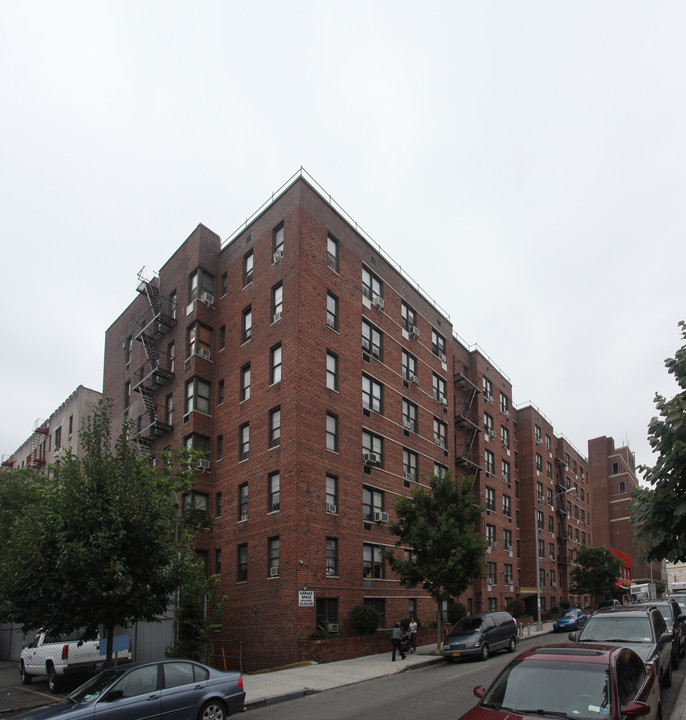 89-29 163rd St in Jamaica, NY - Building Photo