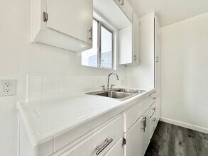 1917 W Martin Luther King Jr Blvd-Unit -8 in Los Angeles, CA - Building Photo - Building Photo