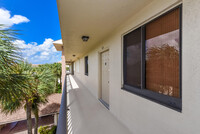 2401 Marina Isle Way in Jupiter, FL - Foto de edificio - Building Photo