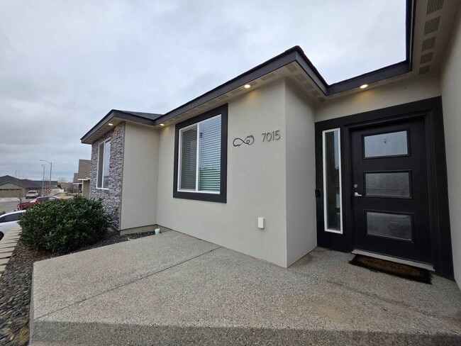 7015 W 32nd Ave in Kennewick, WA - Building Photo - Building Photo