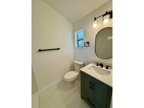 581 N Central Ave in Oviedo, FL - Building Photo - Building Photo