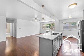 7319 N Rogers Ave in Chicago, IL - Foto de edificio - Building Photo