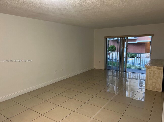 7324 SW 82nd St in Miami, FL - Building Photo - Building Photo