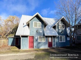 1431 1/2 W Broadway in Eugene, OR - Building Photo