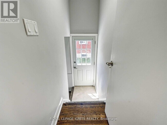 106 Gilroy Dr in Toronto, ON - Building Photo - Building Photo