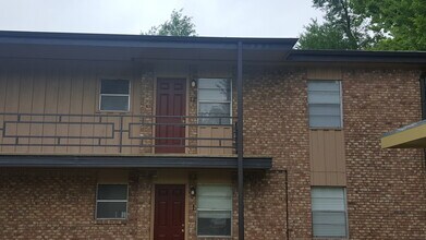 Holiday Apartments in Paris, TX - Building Photo - Interior Photo