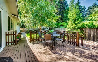 8637 SW 35th Ave in Portland, OR - Building Photo - Building Photo