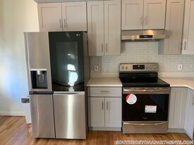 285 Dorchester St, Unit 1 in Boston, MA - Building Photo