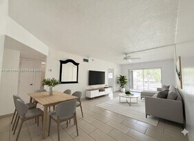 4200 Crystal Lake Dr in Pompano Beach, FL - Building Photo