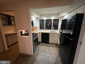 512 Kauffman St in Philadelphia, PA - Building Photo - Building Photo