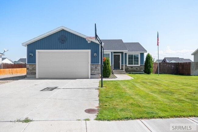 property at 3670 N Rain Tree St
