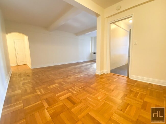 EAST 56 STREET in New York, NY - Building Photo - Building Photo