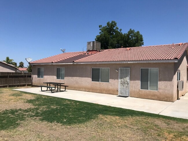5103 Casa Bonita Dr in Bakersfield, CA - Building Photo - Building Photo