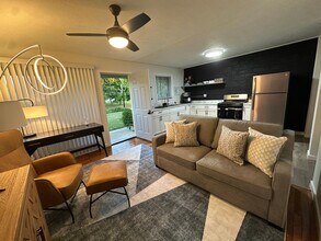 652 E Main St, Unit 12 in Plainfield, IN - Foto de edificio - Building Photo