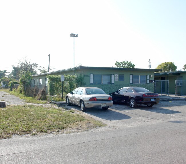 Our Community Apartments in Fort Lauderdale, FL - Building Photo - Building Photo