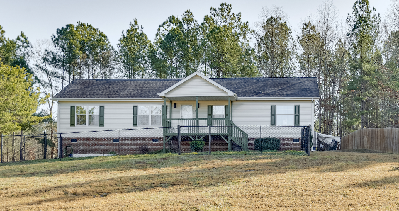 82 N Seminole Point Ln in Siler City, NC - Building Photo