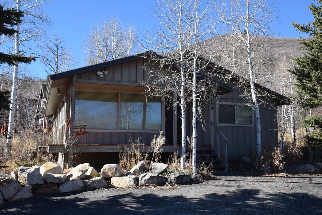 8749 Northcove Dr in Park City, UT - Building Photo