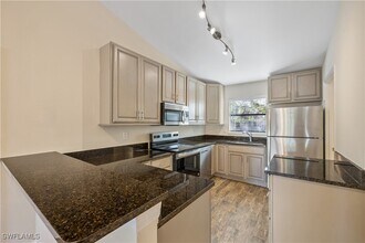 2142 Arbour Walk Cir in Naples, FL - Foto de edificio - Building Photo