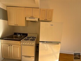 East 61 Street in New York, NY - Building Photo