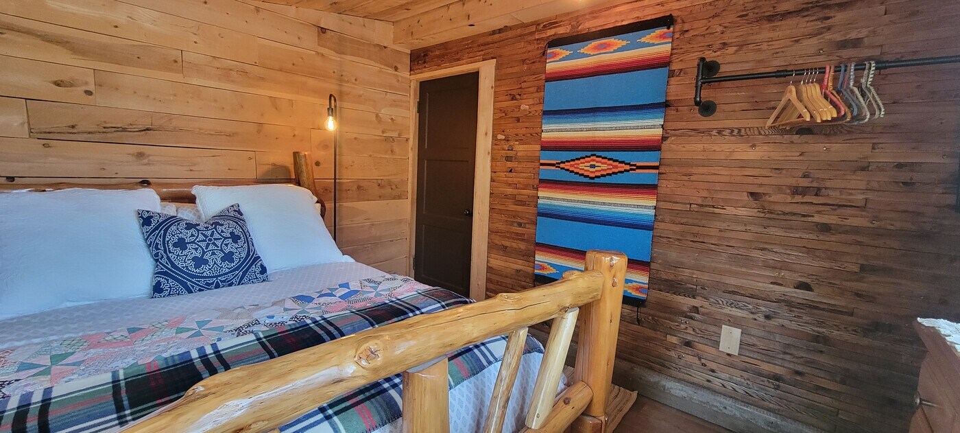 1172 Old Town Loop Rd in Oakland, OR - Building Photo