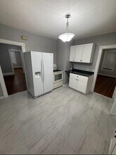 147 School St in Chicopee, MA - Building Photo - Building Photo