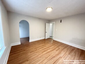 103 Buttonwood St, Unit 3 in Boston, MA - Building Photo - Building Photo