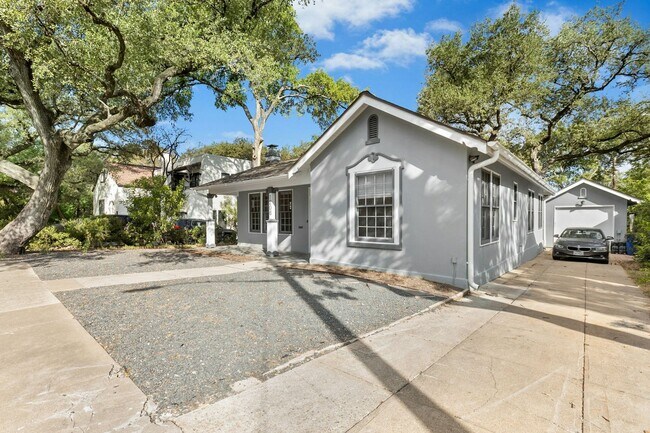 1206 W 22 1/2 St in Austin, TX - Building Photo - Building Photo