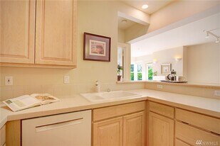10042 Main St, Unit 205 in Bellevue, WA - Building Photo