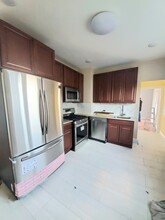 218 Furman Pl, Unit 1 in Lyndhurst, NJ - Building Photo - Building Photo