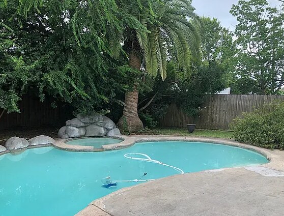 9540 Northmeadow Dr in Beaumont, TX - Building Photo - Building Photo