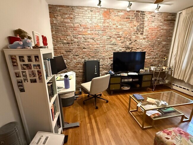 37 Garden St, Unit 2 in Boston, MA - Building Photo - Building Photo