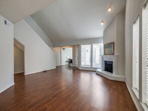 1848 S Gessner Rd in Houston, TX - Foto de edificio - Building Photo