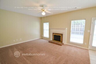 6807 Neuhoff Ln in Charlotte, NC - Foto de edificio - Building Photo