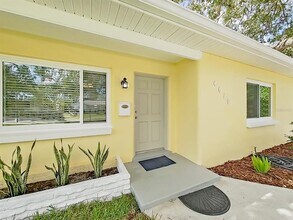 4610 W Bay Villa Ave in Tampa, FL - Building Photo - Building Photo