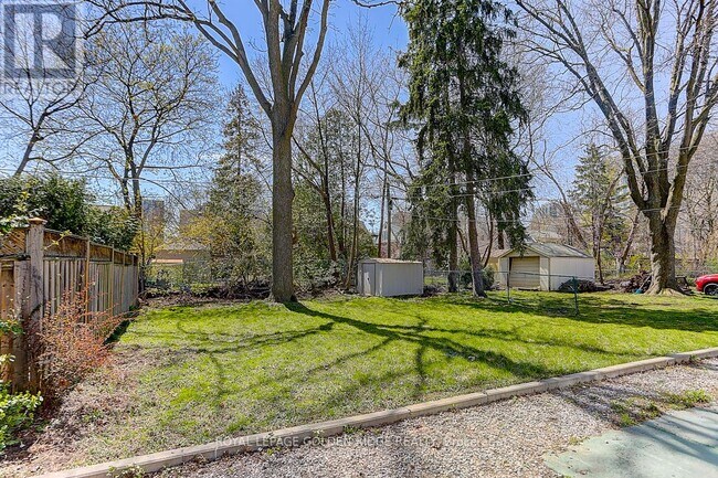 21 Lyndale Dr in Toronto, ON - Building Photo - Building Photo
