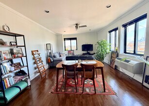 205 10th St in Jersey City, NJ - Building Photo - Building Photo