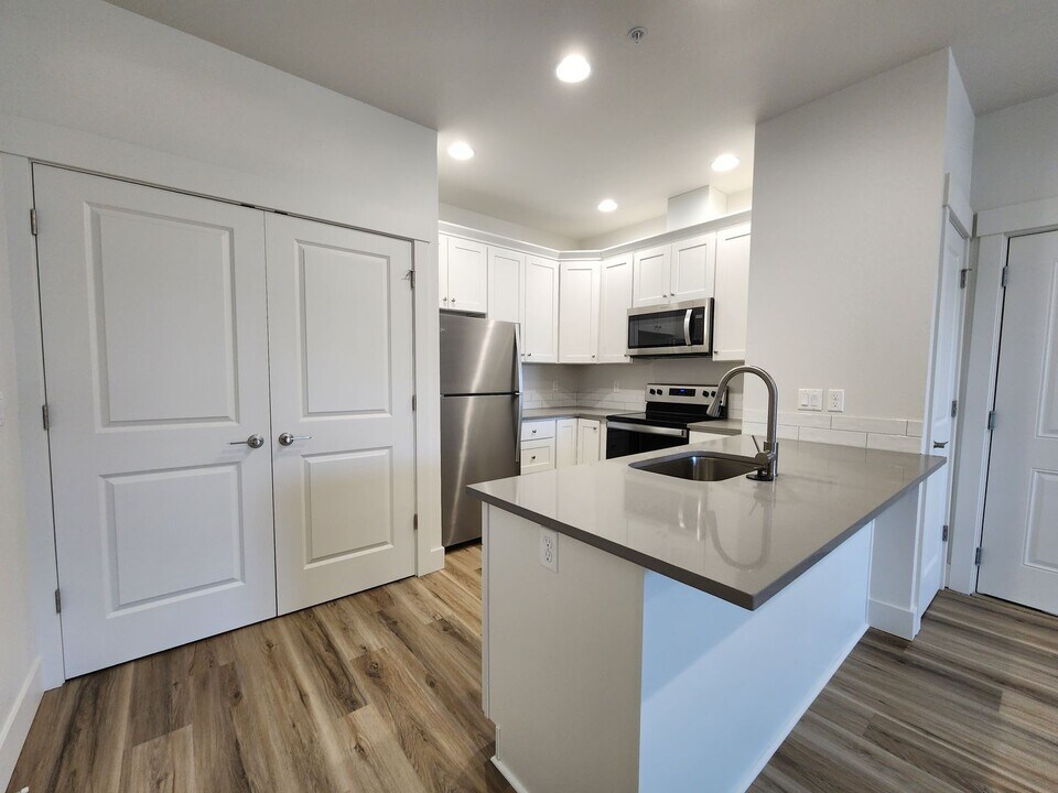 1065 Clearview Ave NE in Keizer, OR - Building Photo