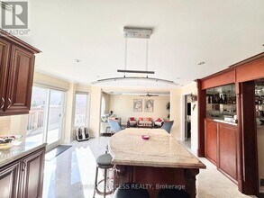 5715 Riverdale Crescent in Mississauga, ON - Building Photo - Building Photo