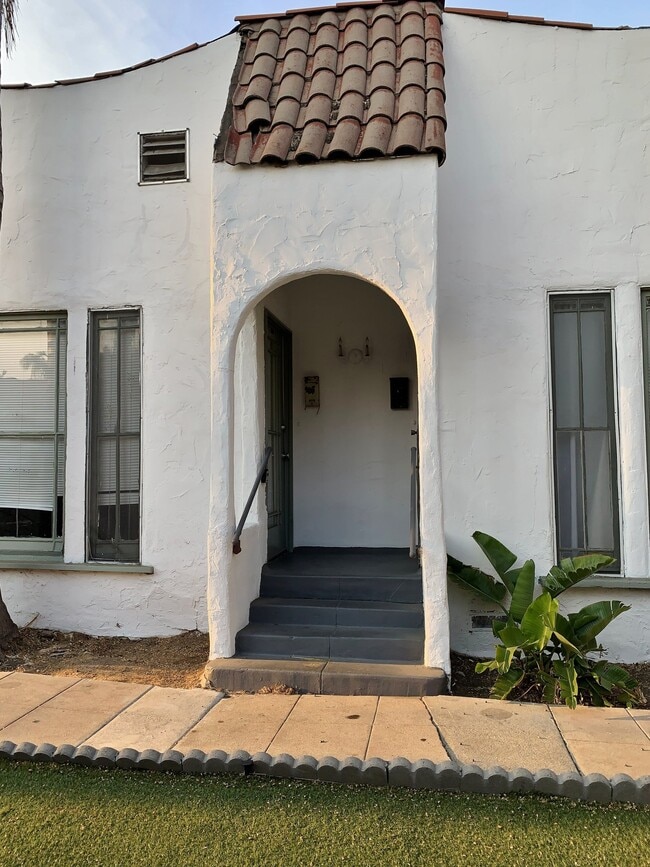 806 N Poinsettia Pl, Unit 3-5