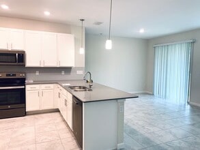 9999 Red Eagle Dr in Alafaya, FL - Building Photo - Building Photo
