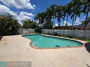 9531 NW 8th St in Pembroke Pines, FL - Foto de edificio - Building Photo