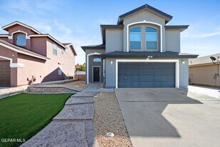 454 Claiborne St in Horizon City, TX - Building Photo