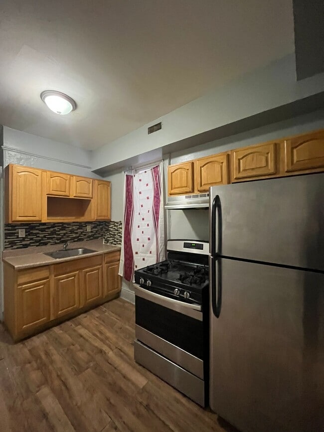 40 Grant Ave, Unit 1R